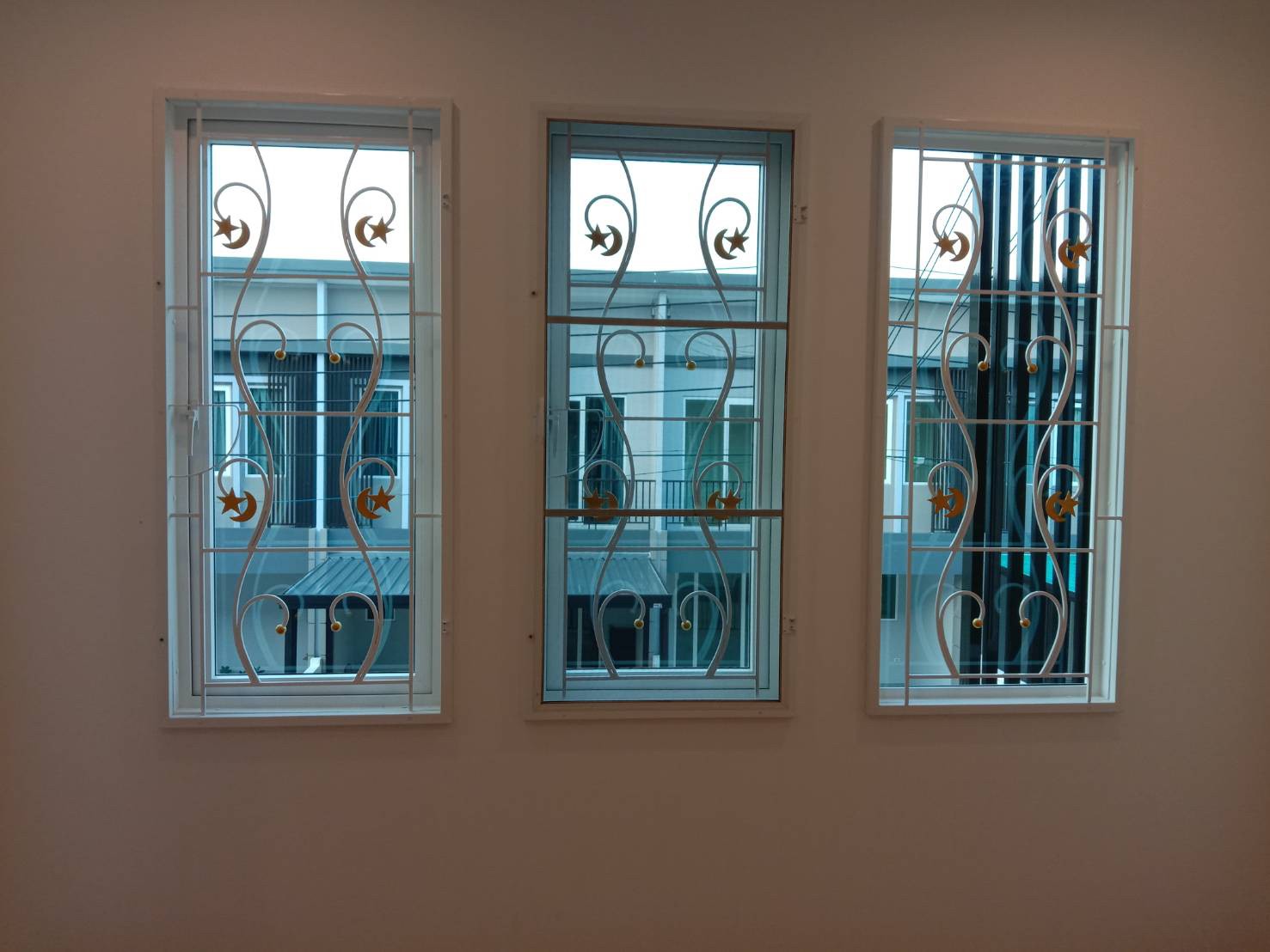 37 - https://pn1983kanchang.com | PN 1986 การช่าง - บริการรับผลิตและติดตั้งงานเหล็กดัด มุ้งลวด ประตูรั้วสแตนเลส กระจกอลูมิเนียม หลังคา กันสาด ต่อเติมบ้าน และปรับปรุงที่อยู่อาศัย ด้วยทีมช่างมืออาชีพ ประสบการณ์กว่า 15 ปี พร้อมรับประกันผลงาน 1 ปี