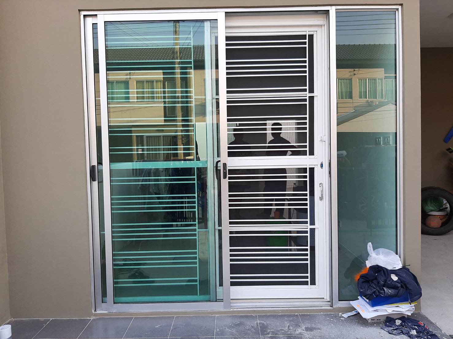 47 - https://pn1983kanchang.com | PN 1986 การช่าง - บริการรับผลิตและติดตั้งงานเหล็กดัด มุ้งลวด ประตูรั้วสแตนเลส กระจกอลูมิเนียม หลังคา กันสาด ต่อเติมบ้าน และปรับปรุงที่อยู่อาศัย ด้วยทีมช่างมืออาชีพ ประสบการณ์กว่า 15 ปี พร้อมรับประกันผลงาน 1 ปี