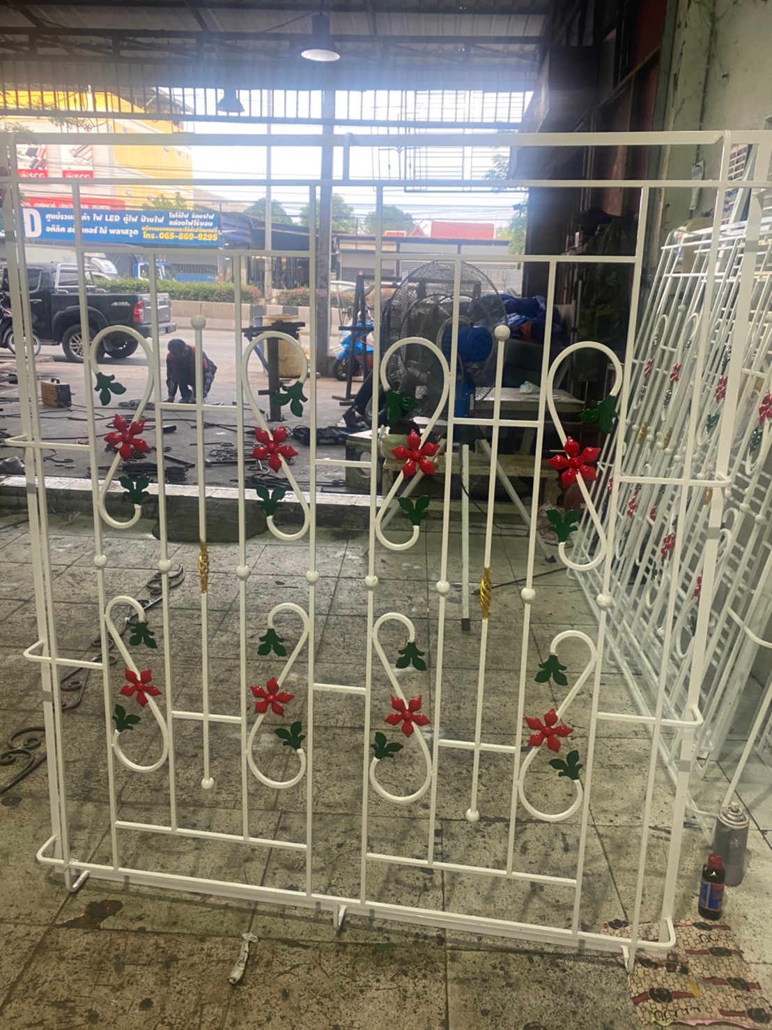 51 - https://pn1983kanchang.com | PN 1986 การช่าง - บริการรับผลิตและติดตั้งงานเหล็กดัด มุ้งลวด ประตูรั้วสแตนเลส กระจกอลูมิเนียม หลังคา กันสาด ต่อเติมบ้าน และปรับปรุงที่อยู่อาศัย ด้วยทีมช่างมืออาชีพ ประสบการณ์กว่า 15 ปี พร้อมรับประกันผลงาน 1 ปี